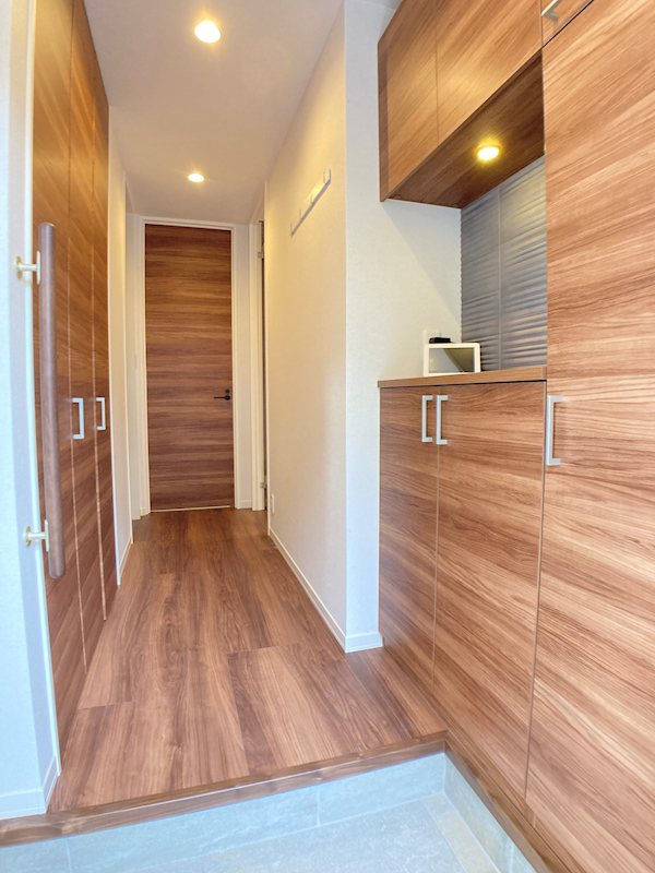 ディーブリーズ 玄関