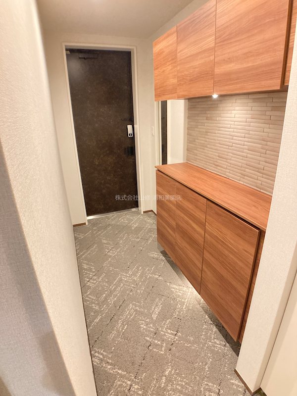 ウィズプラス浦和美園　ウエストC棟    玄関