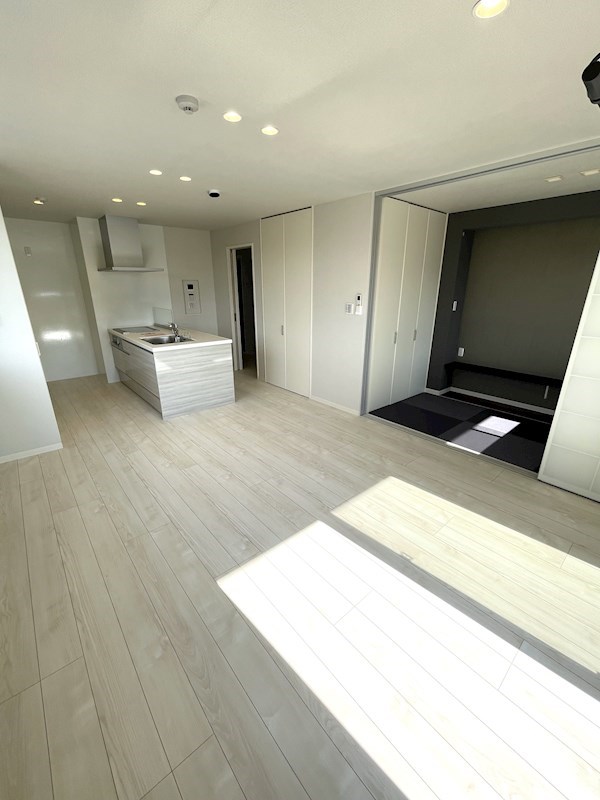 ウィズプラス浦和美園　ウエストC棟     リビング