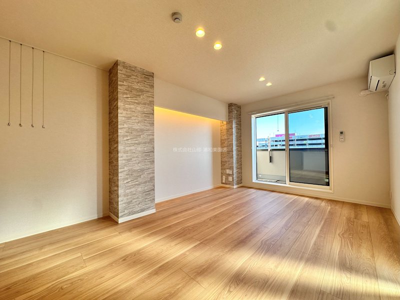 シモン イースト ミソノ リビング