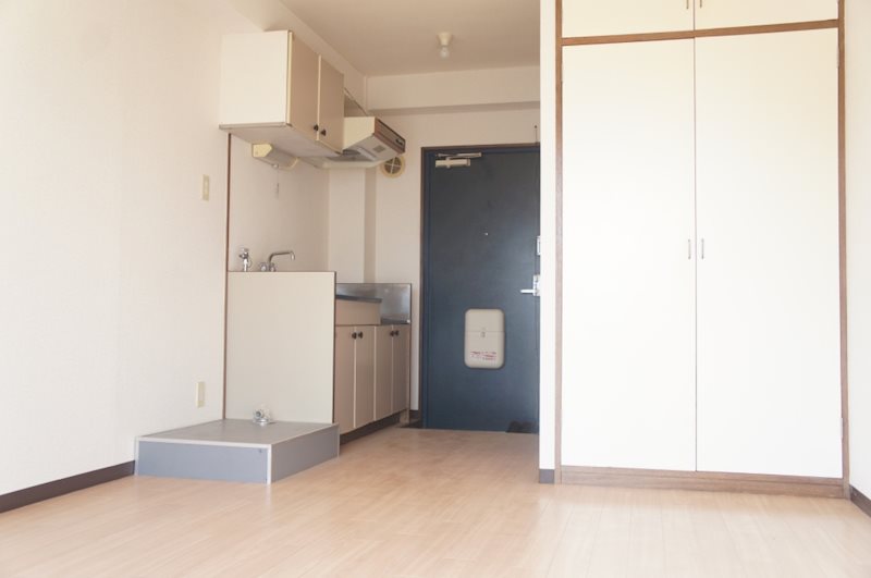 ハイランドコーポ辻【鉄骨造３階建賃貸マンション】  玄関
