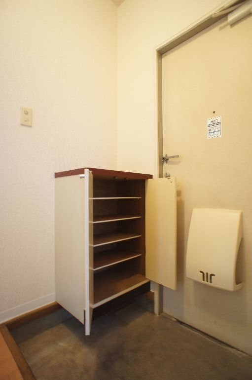 メゾン仲道H 玄関