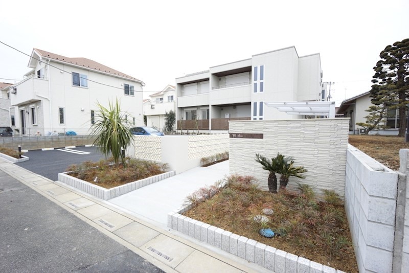 Y's　Three 201号室 外観