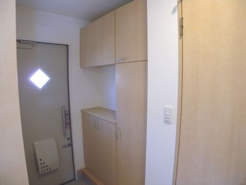 メゾンドリリー 玄関