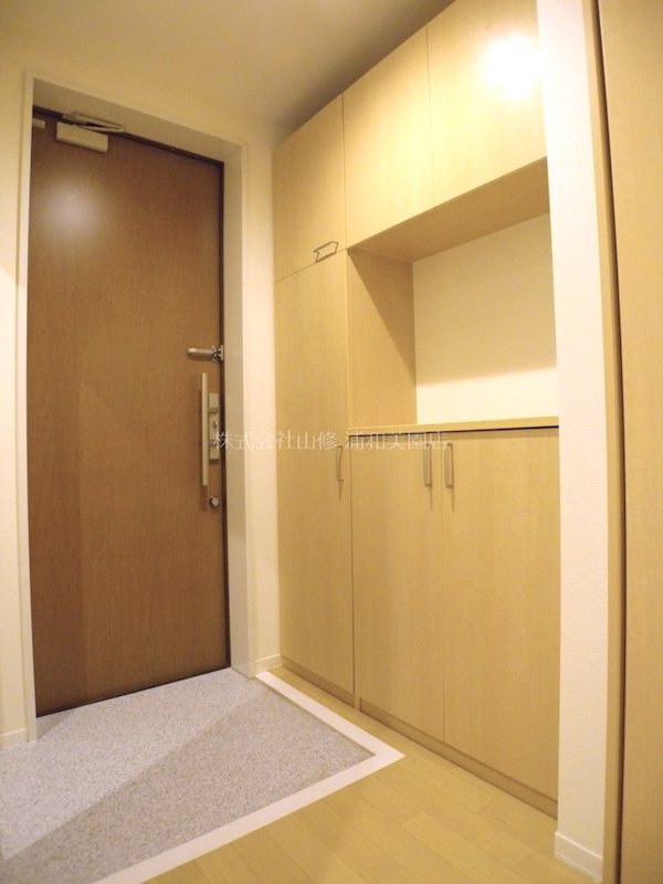 ラ・レーヌ美園 玄関