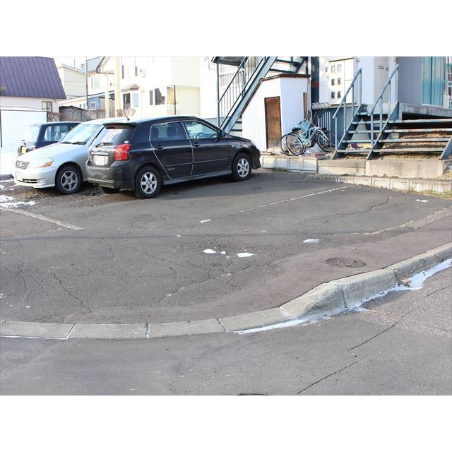 フラワーハイツ 駐車場