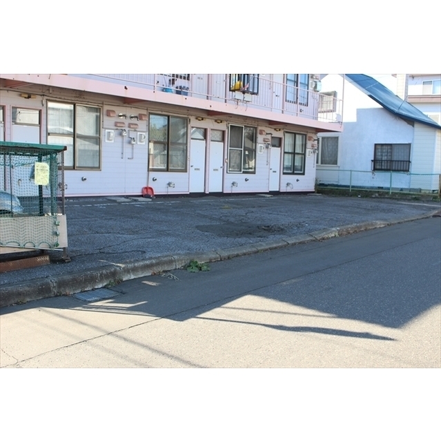 コーポ南仲町 駐車場