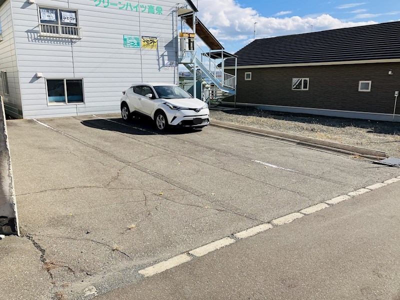 グリーンハイツ高栄 駐車場