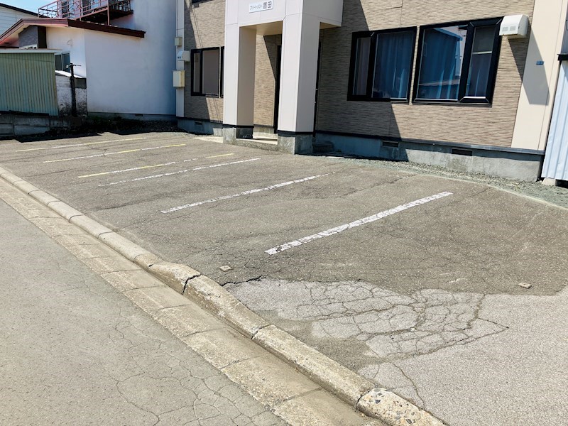 アパートメント置田 駐車場