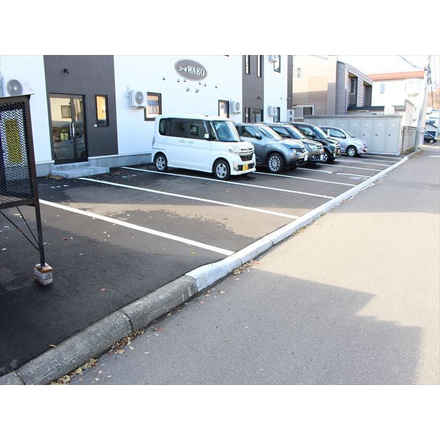 コーポワコ 駐車場
