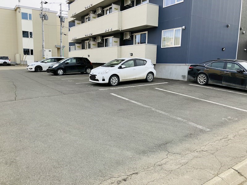 クールラピュタ 駐車場