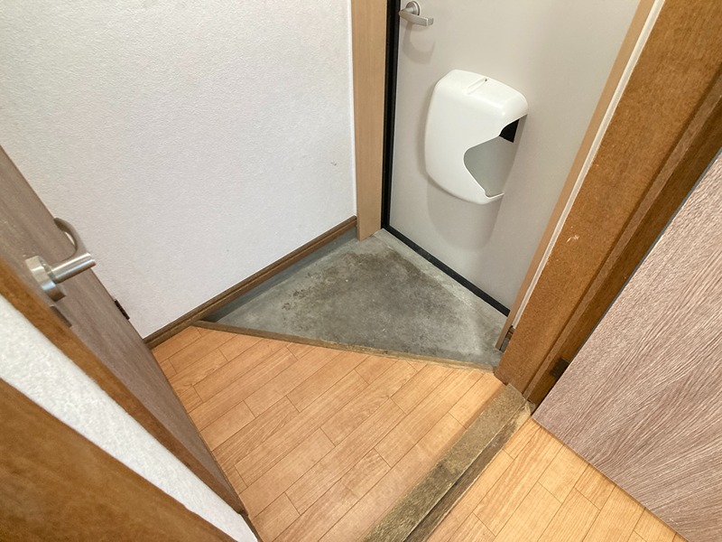 イーティングハウス 玄関