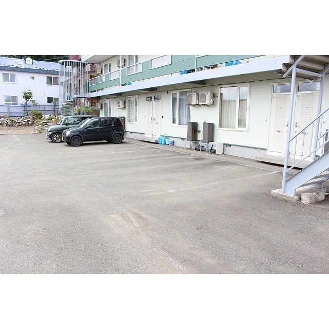 ロイヤルハイツ藤 駐車場