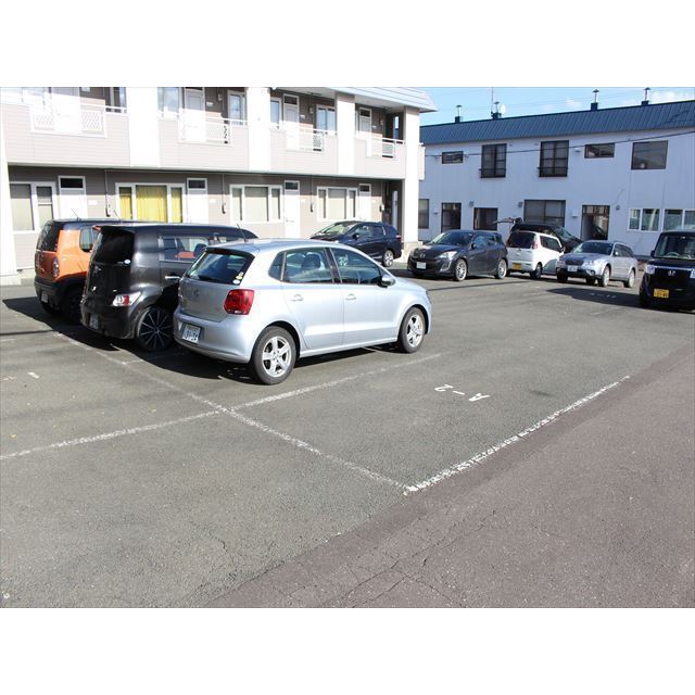 メイプルハウスＡ 駐車場