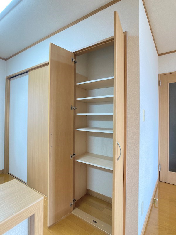カレッジヒルズ 収納