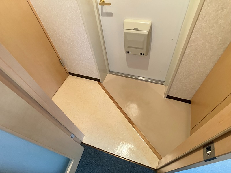 リバティ西富 玄関