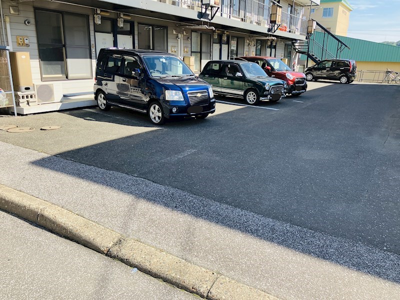 南仲町１号ハイツ 駐車場