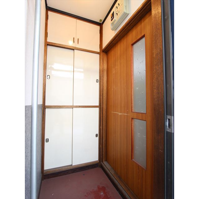 南仲町１号ハイツ 玄関