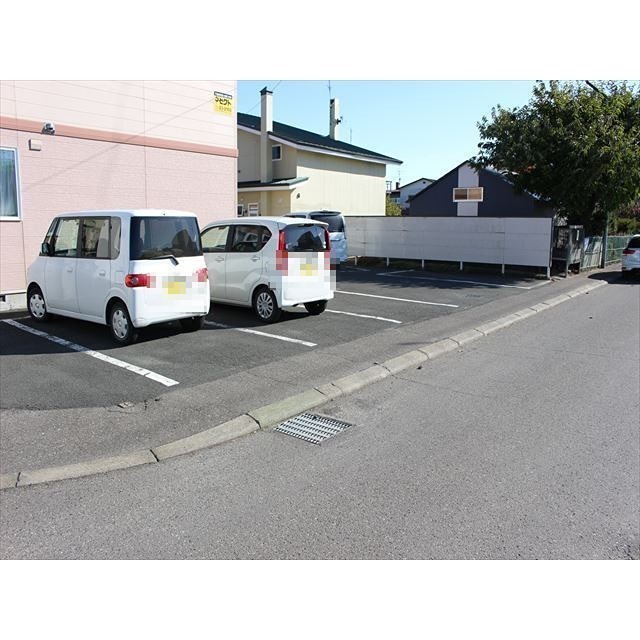 フロックスハイツⅡ 駐車場