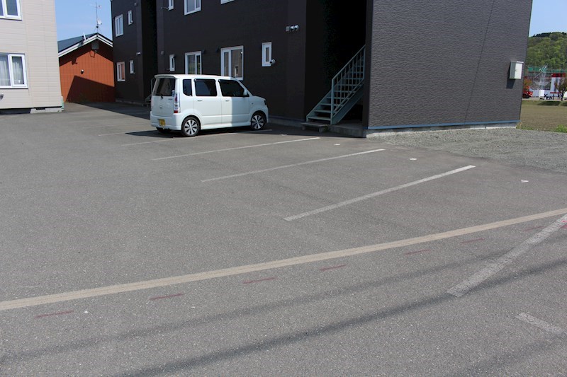 ハピネス北光 駐車場