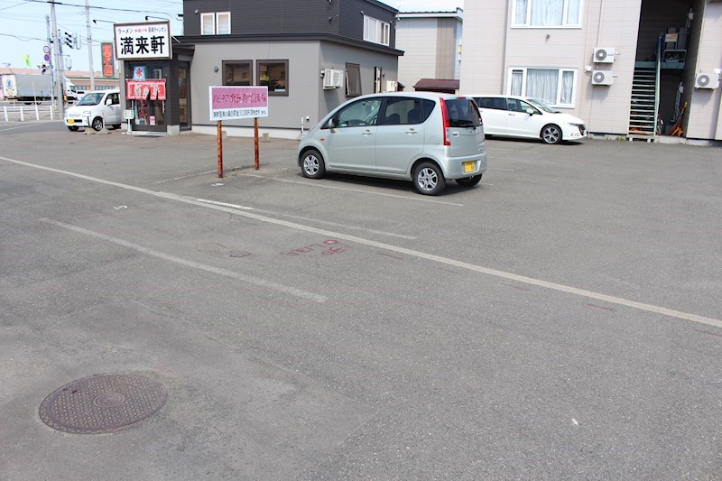 ハピネス北光 駐車場