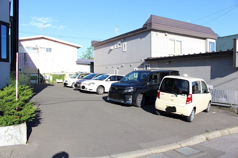 ウエストサイド美芳 駐車場
