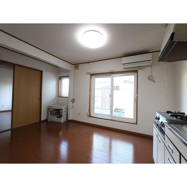 北海道北見市とん田東町541番地73 リビング