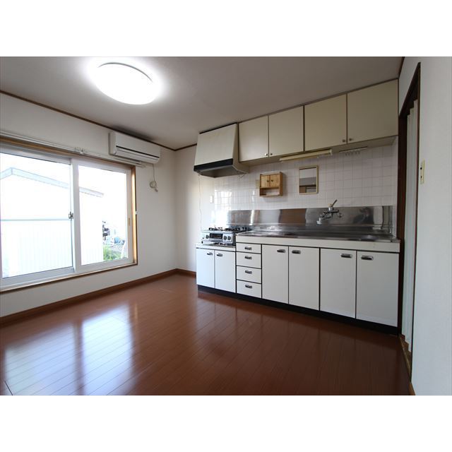 北海道北見市とん田東町541番地73 リビング