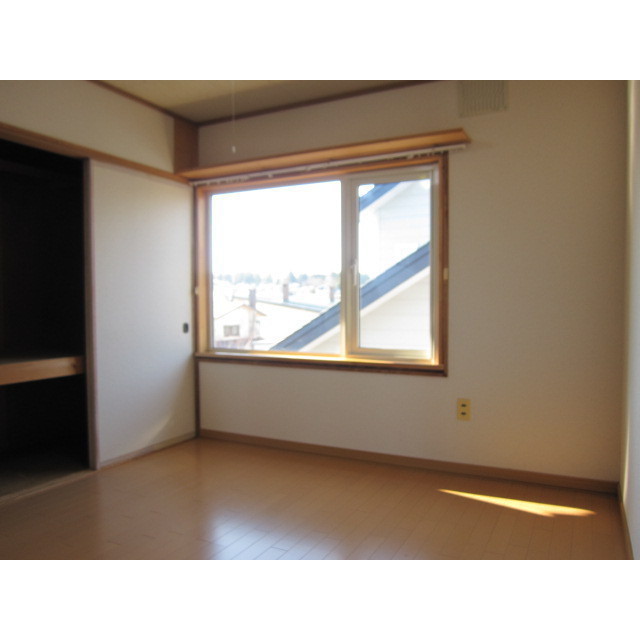 北海道北見市美山町南１丁目1番地184  ベッドルーム