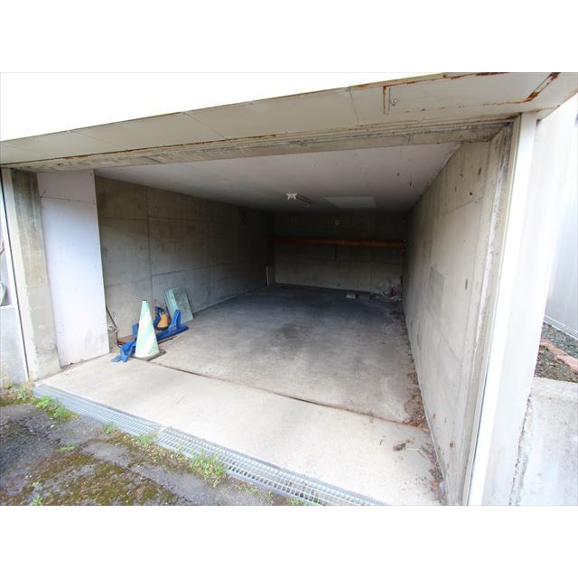 コーポラスセゾン 駐車場