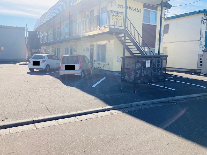 グローリヤハイムⅡ 駐車場