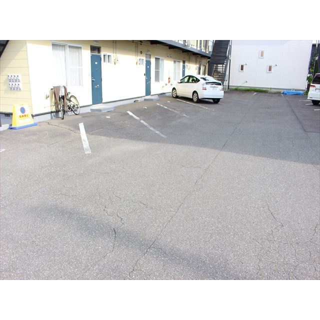 グローリヤハイムⅠ 駐車場