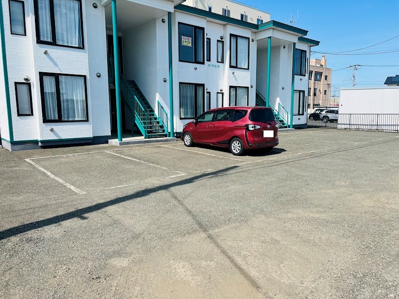 イーグル３ 駐車場