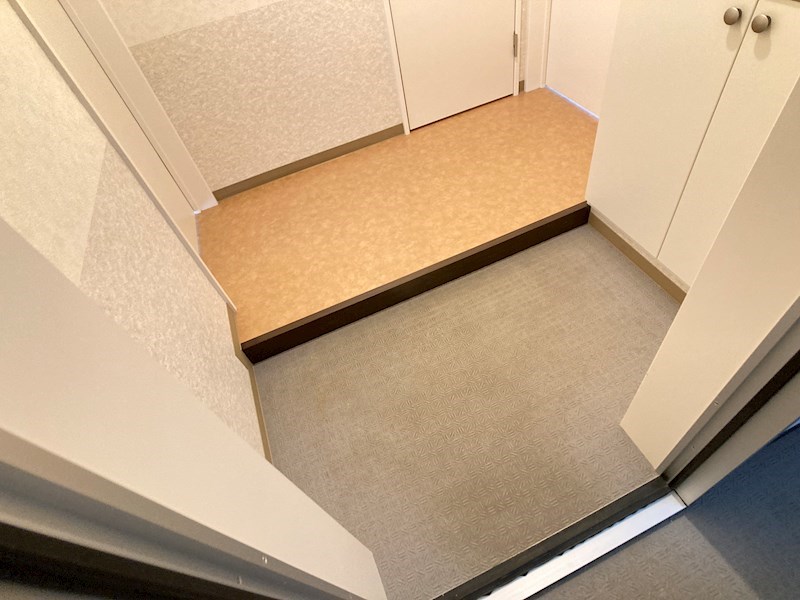 ラテールＡ 玄関