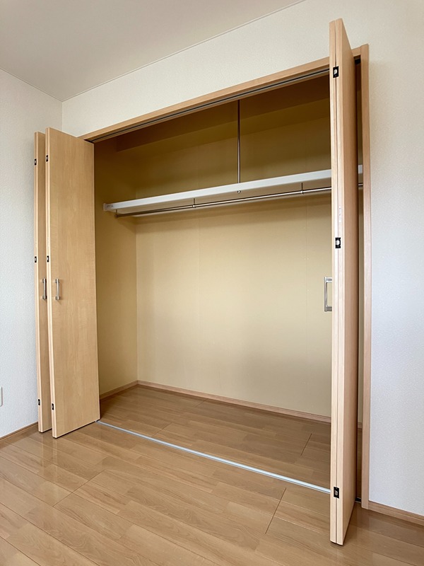 グランソレイユ屯田 収納