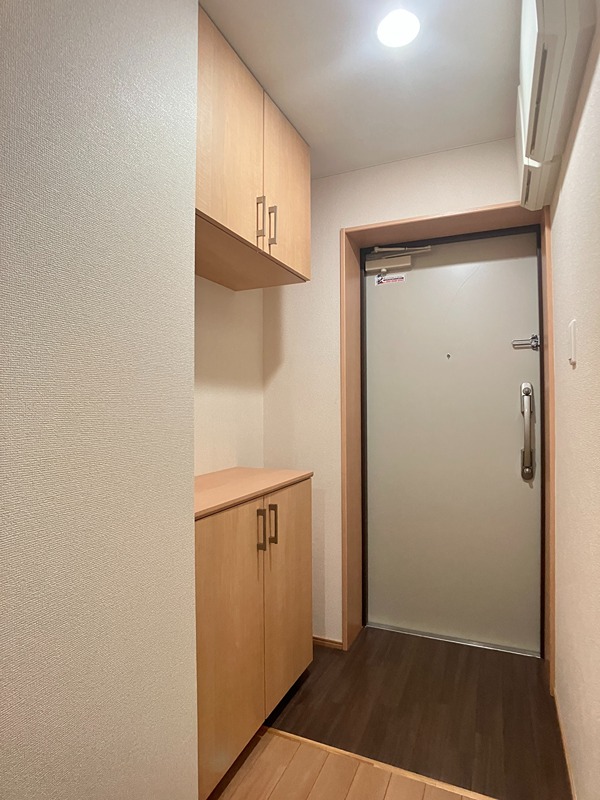 グランソレイユ屯田 玄関