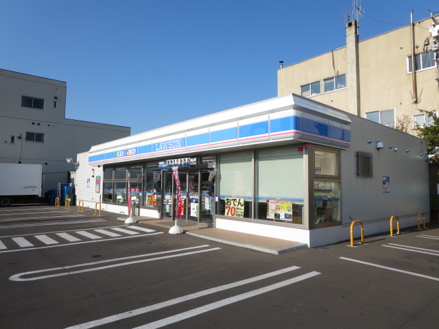 カサ・ミラ コンビニ