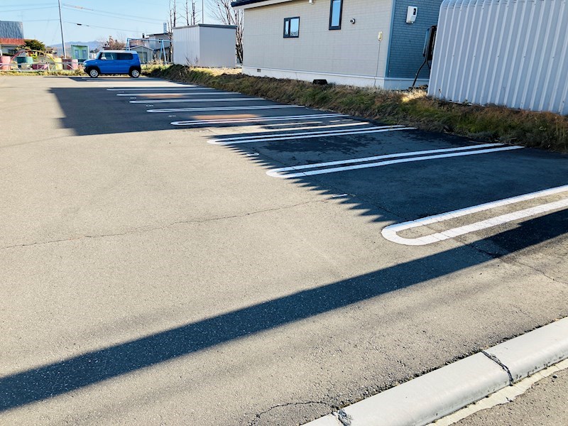 フェンネル清見 駐車場