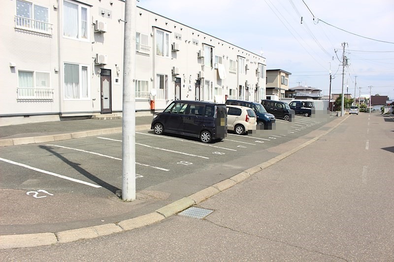 コーポ高栄 駐車場