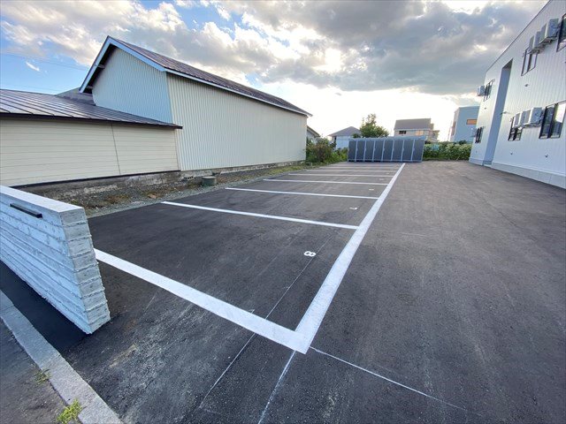 クレアコート三輪 駐車場