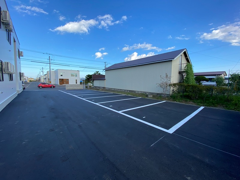 クレアコート三輪 駐車場