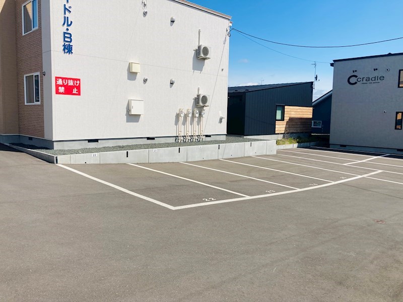 クレイドルＢ 駐車場