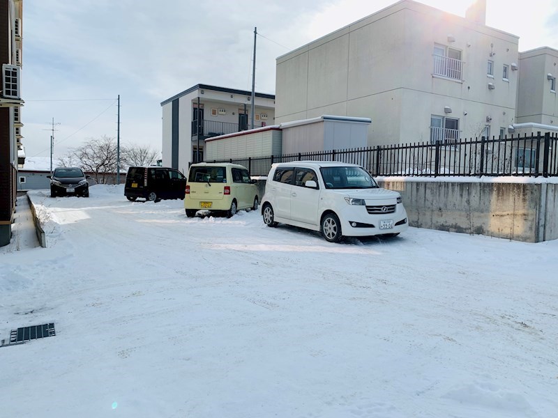 サンプレイス 駐車場
