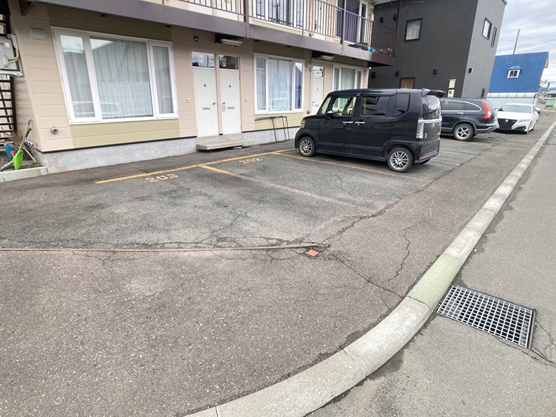 オニオンハイツ西富 駐車場