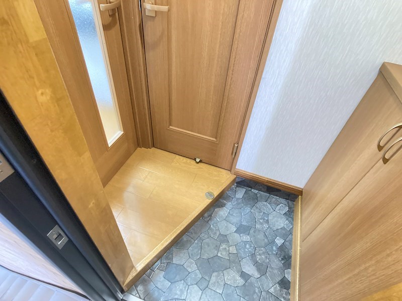 スーパーハイム三輪 玄関