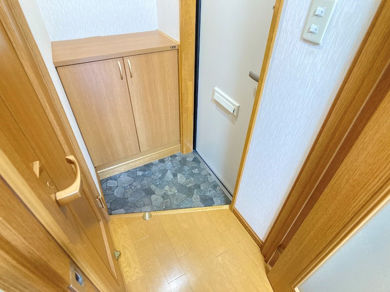 スーパーハイム三輪 玄関