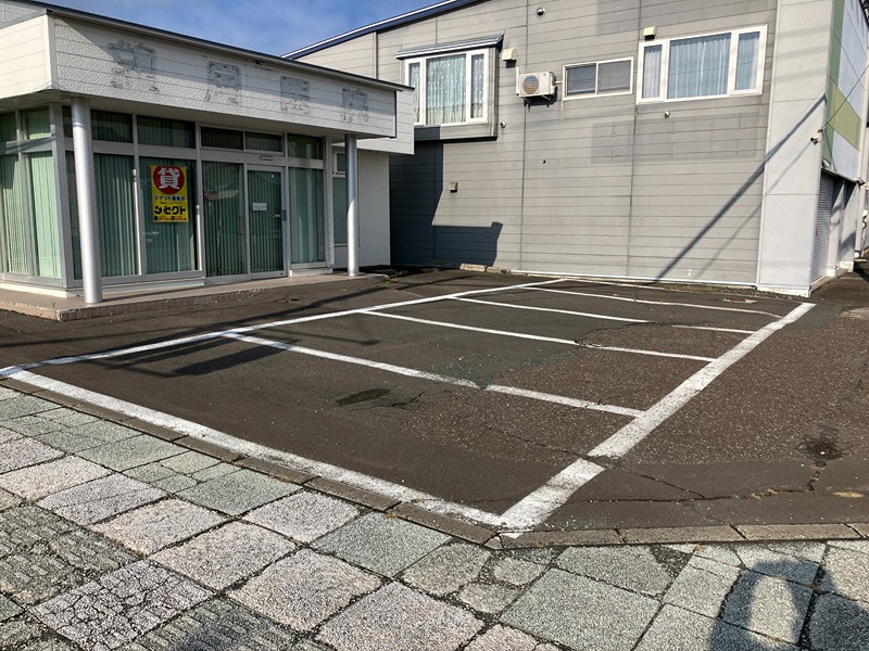 春光町２丁目１３９－３貸店舗 駐車場