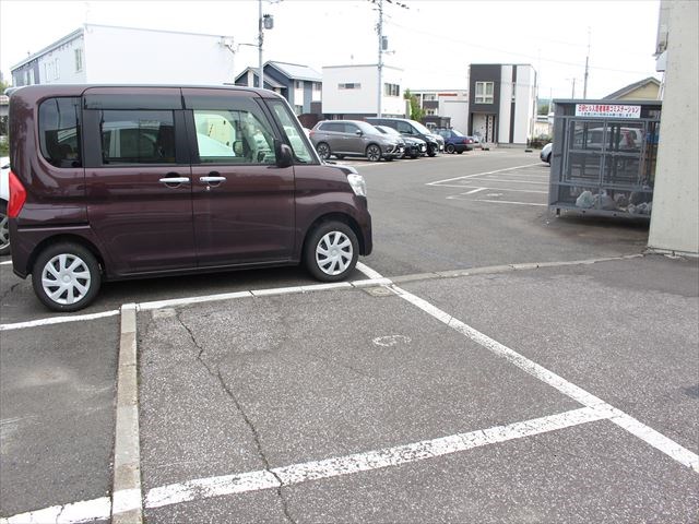 プロローグビル 駐車場
