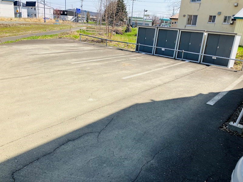 並木町サクセス 駐車場
