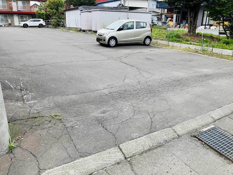 コーポラスササキ３ 駐車場